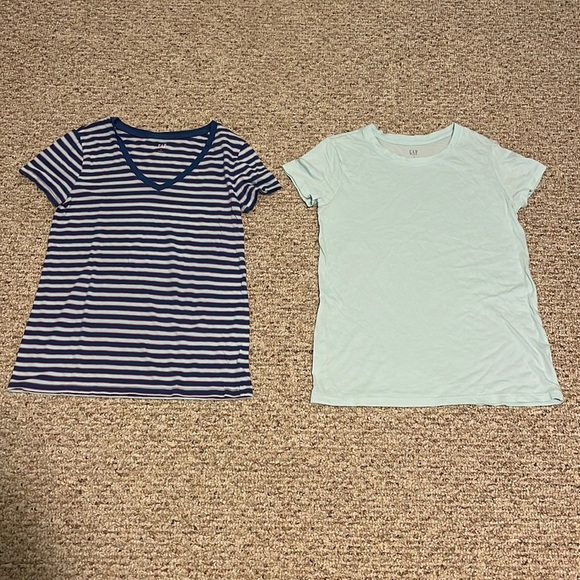 GAP Set of 2 Tee Shirts - Picture 6 of 8